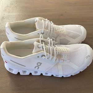 On running On Cloud white running shoes 8.5 never used